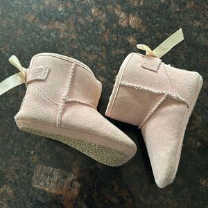 Ugg baby girl boots size 4 5